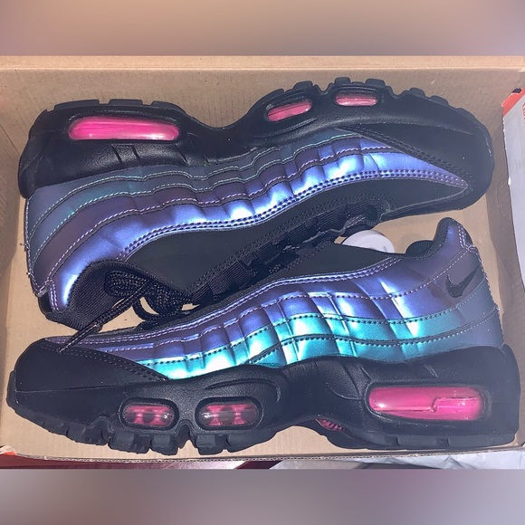 UNISEX NEW AUTHENTIC Nike Air Max 95 Premium Throwback Future - Picture 4 of 12